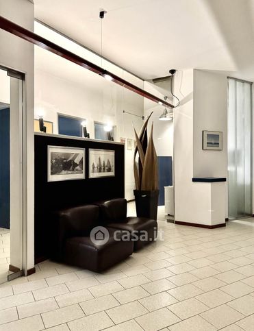 Ufficio in commerciale in 