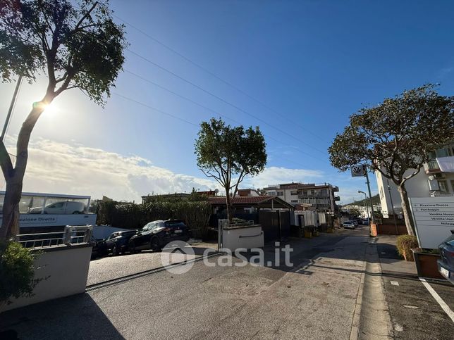 Appartamento in residenziale in Via Domitiana