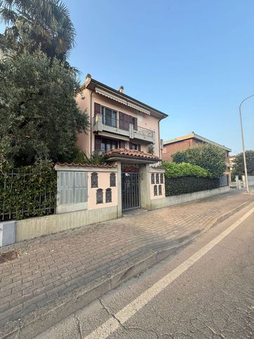 Appartamento in residenziale in Via Solimei