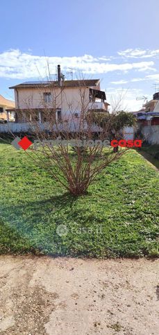 Casa bi/trifamiliare in residenziale in 