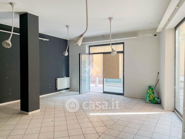 Ufficio in commerciale in Via Vittorio Veneto