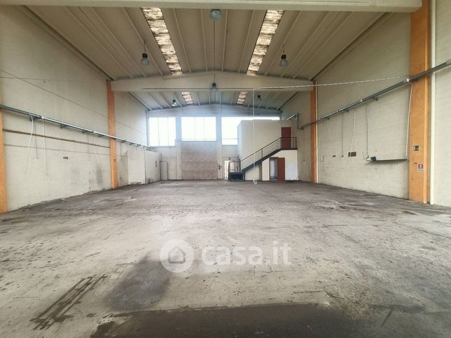 Capannone in commerciale in Via dei Ronchi 51