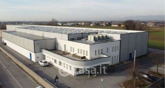 Capannone in commerciale in Strada Casut