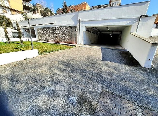 Box/posto auto in residenziale in Viale dei Quattro Venti 121