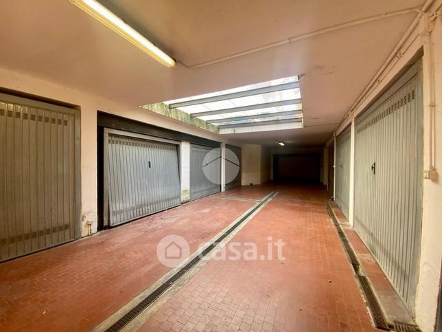 Box/posto auto in residenziale in Via Fabio Filzi 60
