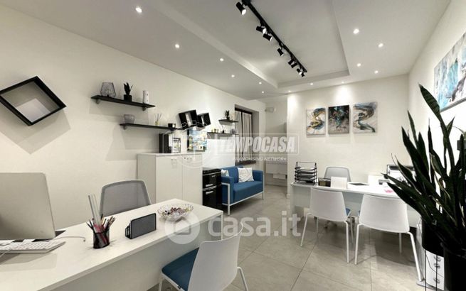 Ufficio in commerciale in 