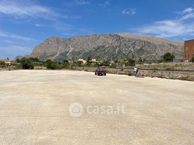 Garage/posto auto in residenziale in Viale delle Magnolie