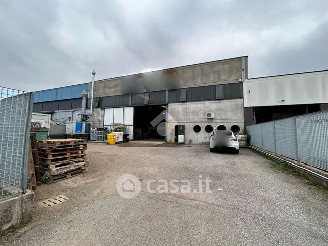 Capannone in commerciale in Via Industriale 122