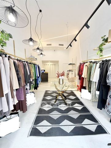 Attivitã /licenza (con o senza mura) in commerciale in 