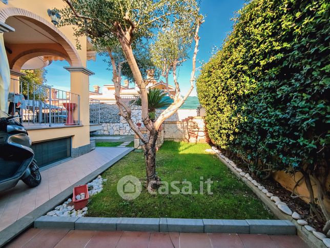 Villetta a schiera in residenziale in Via Appiano
