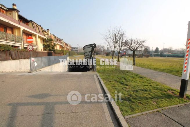 Box/posto auto in residenziale in Via Modigliani 30