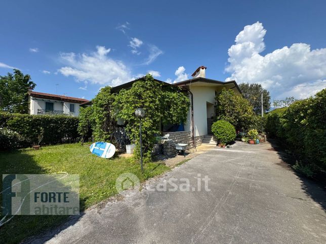 Villa in residenziale in Via Fratelli Barberi