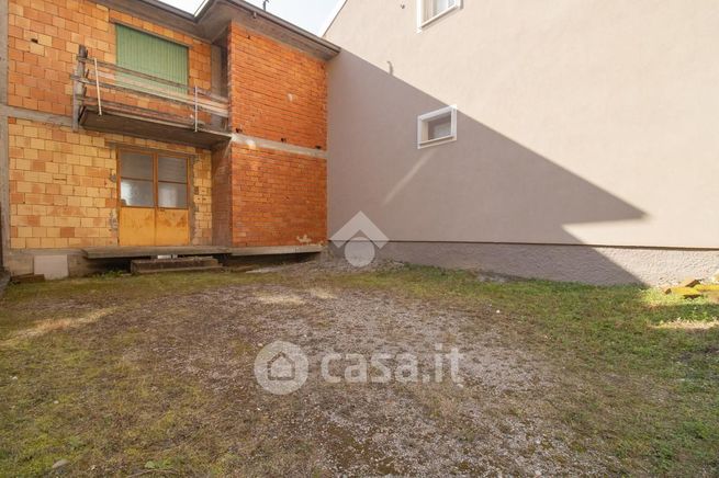 Casa bi/trifamiliare in residenziale in Via Silvio Bonomi
