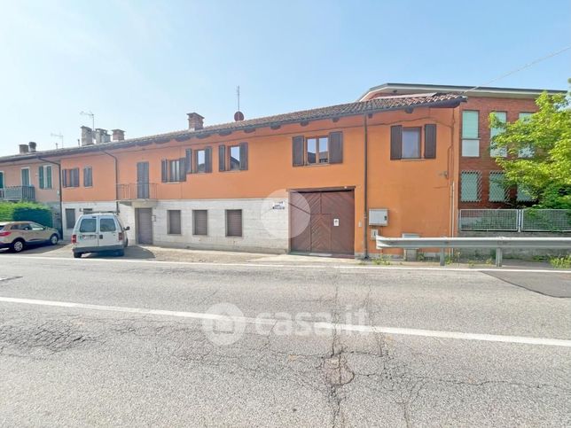 Appartamento in residenziale in Via Maestra Riva 38