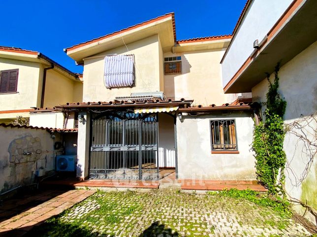 Villetta a schiera in residenziale in Via Lago di Como