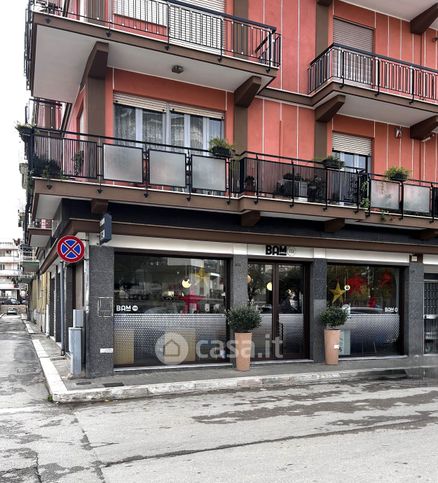 Attivitã /licenza (con o senza mura) in commerciale in Viale Roma