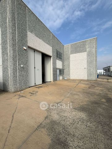 Capannone in commerciale in Strada Piossasco