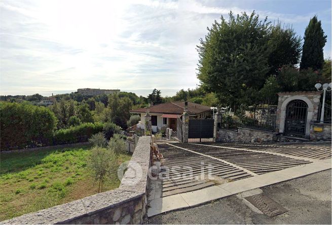 Casa indipendente in residenziale in Via della Valle 28