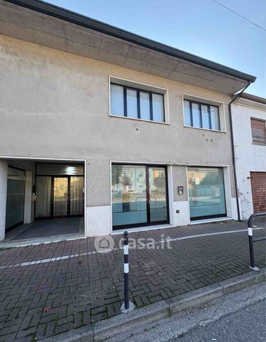 Ufficio in commerciale in Via Venera