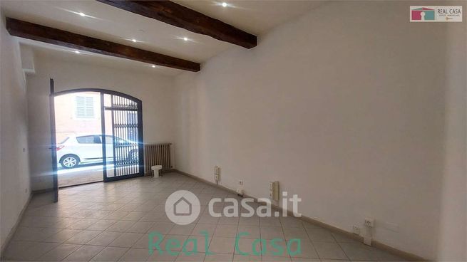 Ufficio in commerciale in Via San Pietro
