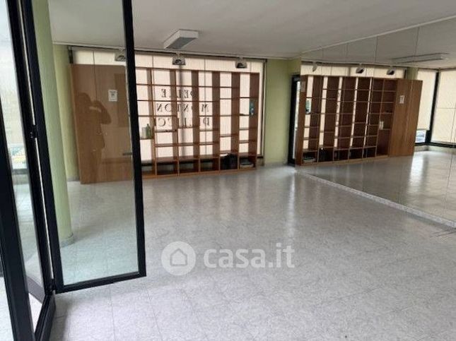 Ufficio in commerciale in Via Piave 125