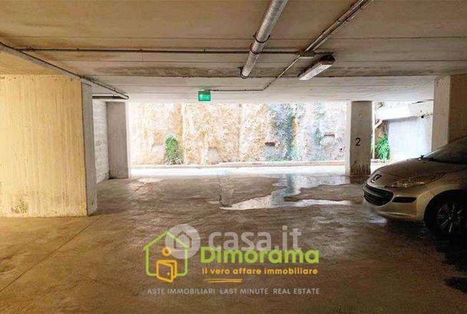 Box/posto auto in residenziale in Via Cortonese 27