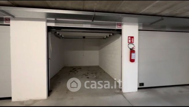 Box/posto auto in residenziale in Via Italica 101
