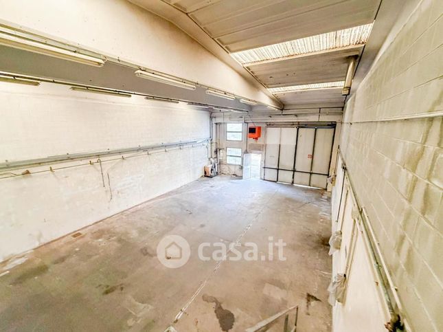 Capannone in commerciale in Via Trieste 19
