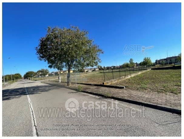 Terreno agricolo in commerciale in Via Giulio Pastore