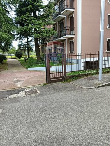 Box/posto auto in residenziale in Via Bengasi 3