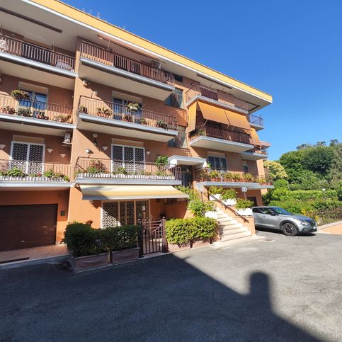 Appartamento in residenziale in Via Luigi Fortunati 16