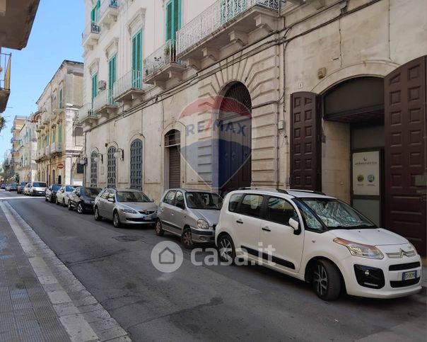 Ufficio in commerciale in Via Amedeo 8
