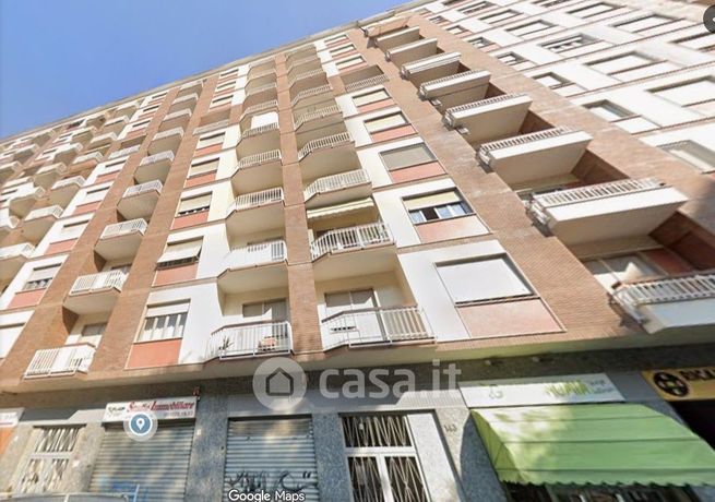 Negozio/locale commerciale in commerciale in Piazza Carlo Montanari 143 /A