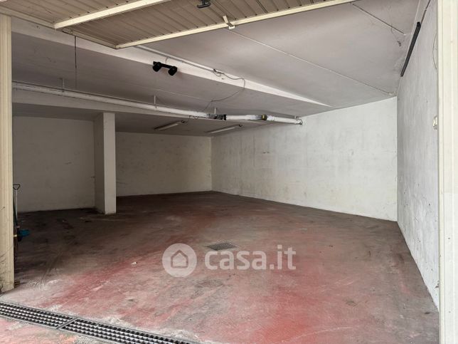 Box/posto auto in residenziale in Via Lupo