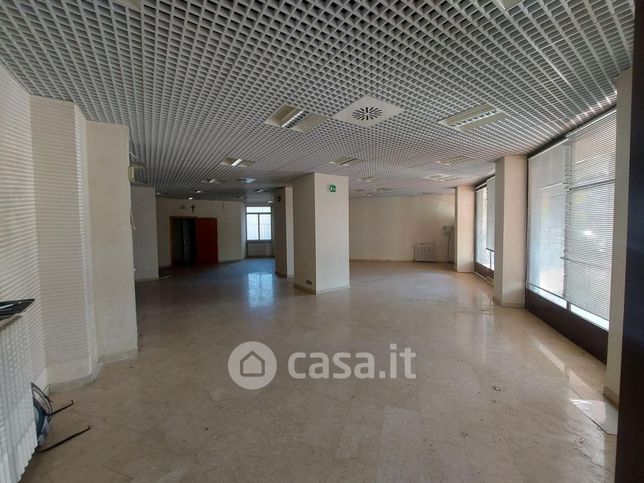 Ufficio in commerciale in Piazza Renzo Spada 19
