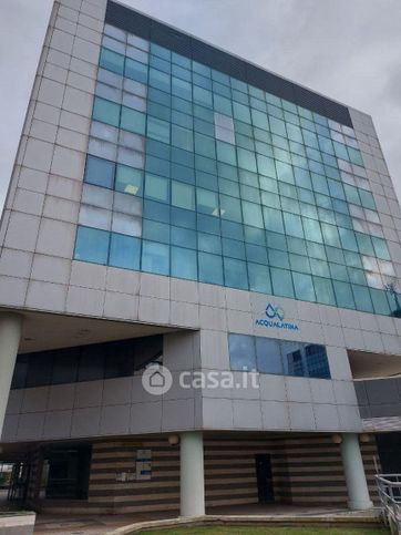 Ufficio in commerciale in Viale Pier Luigi Nervi