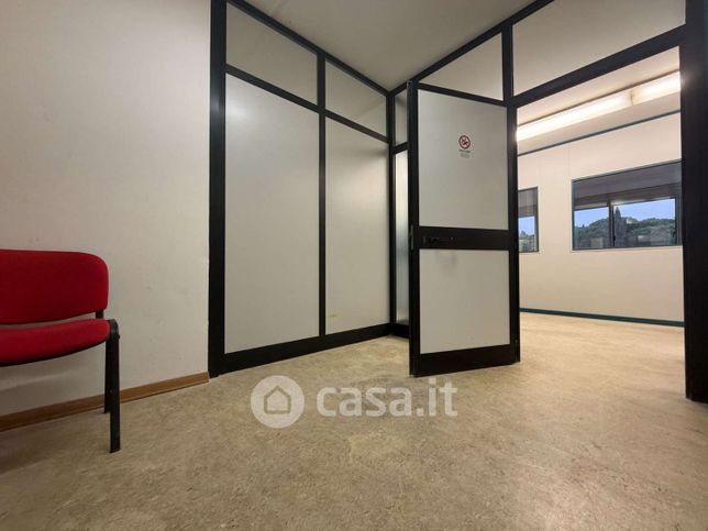 Ufficio in commerciale in 