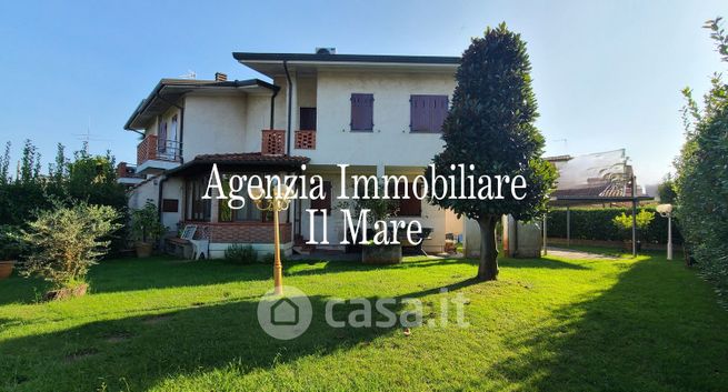 Casa bi/trifamiliare in residenziale in Via ficalucci