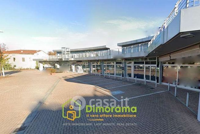 Ufficio in commerciale in Viale Europa 37