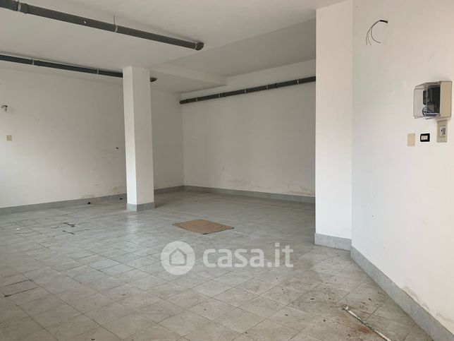 Box/posto auto in residenziale in Via Amleto Pesce 59