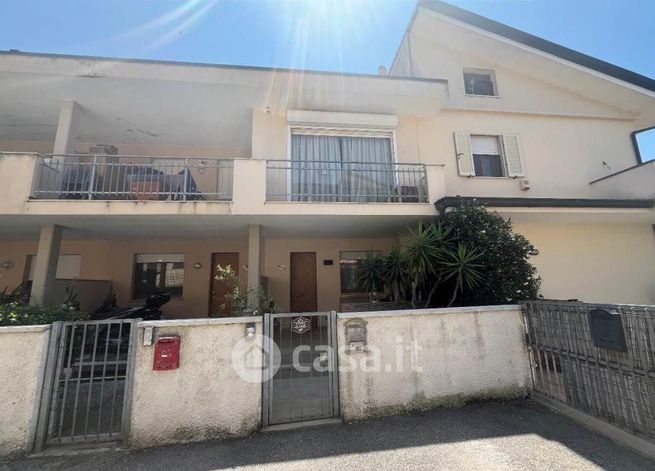 Villetta a schiera in residenziale in Via Aurelia Sud 494