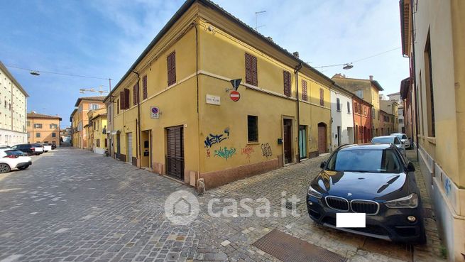 Casa bi/trifamiliare in residenziale in Via Niccolò Pellipario