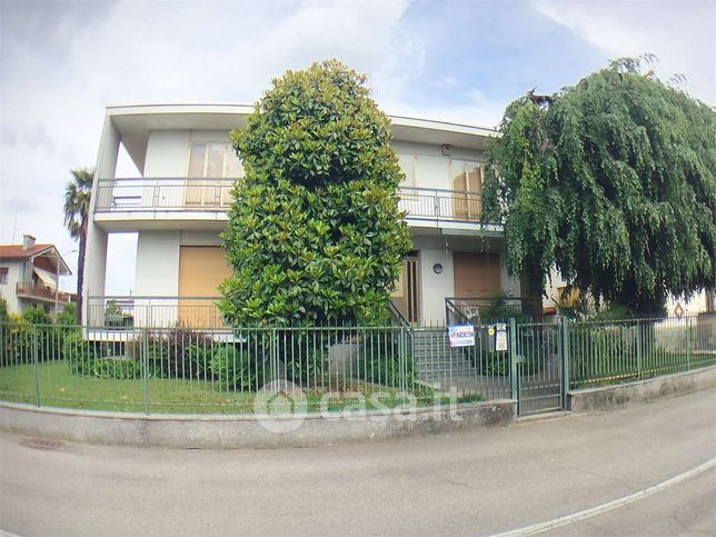 Casa bi/trifamiliare in residenziale in Via Giotto