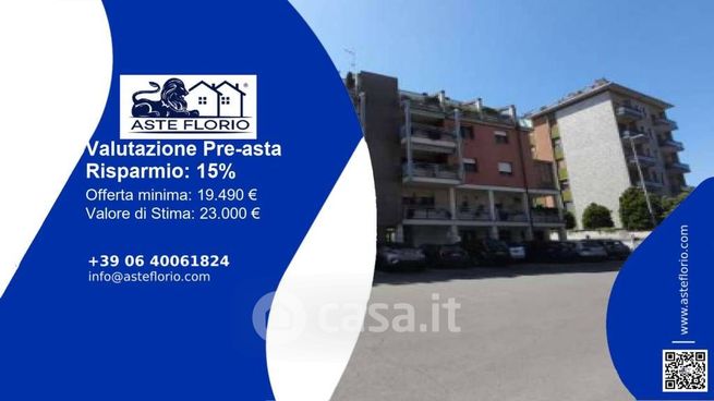 Box/posto auto in residenziale in Via E. Sacchetti 12