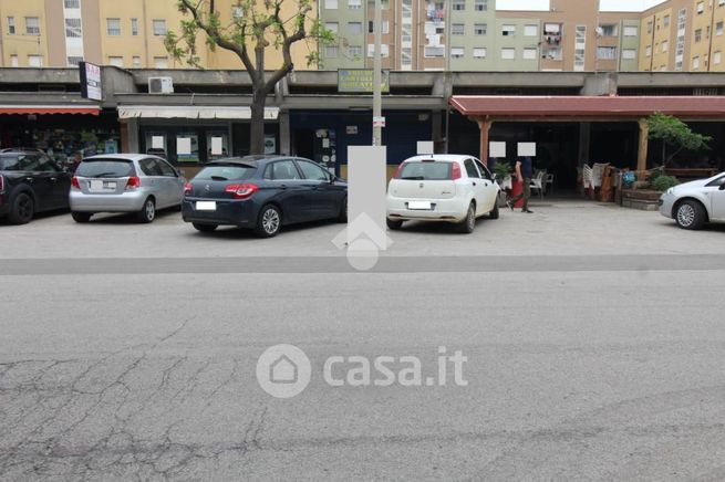 Garage/posto auto in residenziale in Piazza Raffaello 7