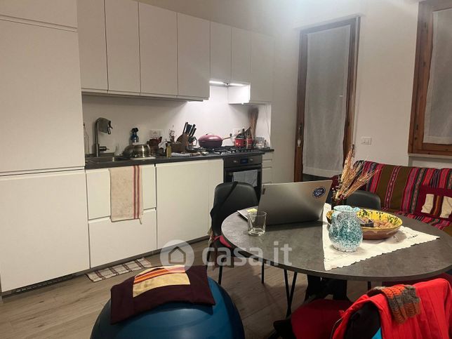 Casa indipendente in residenziale in Via Eugenio Montale 4