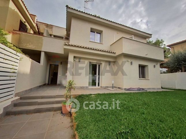 Villa in residenziale in Via Schillaci 8