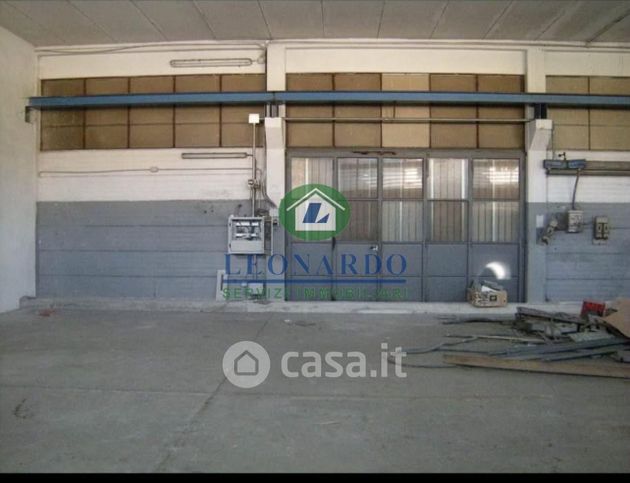 Capannone in commerciale in Via Primo Maggio