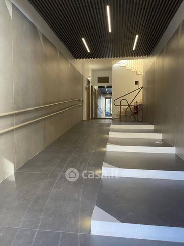 Ufficio in commerciale in Via Italica 7