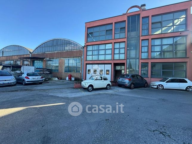 Capannone in commerciale in Via Giuseppe Garibaldi 100